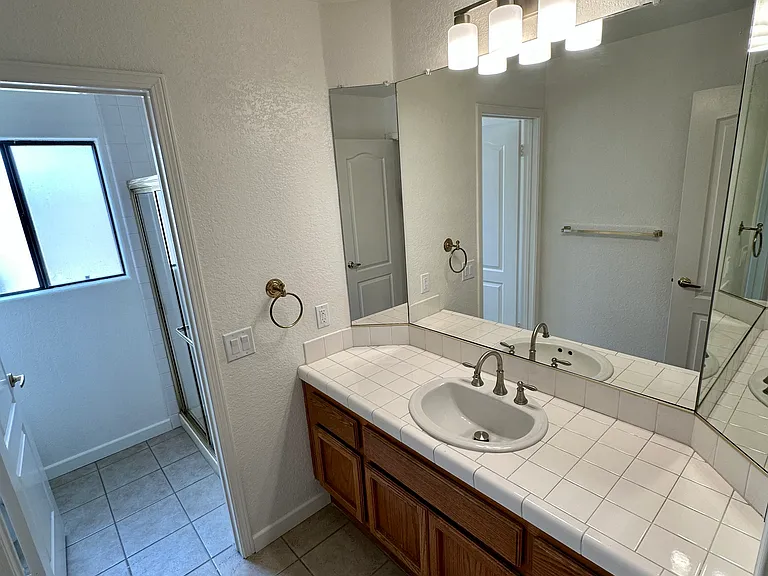 1043 Cordova Dr — Photo 20