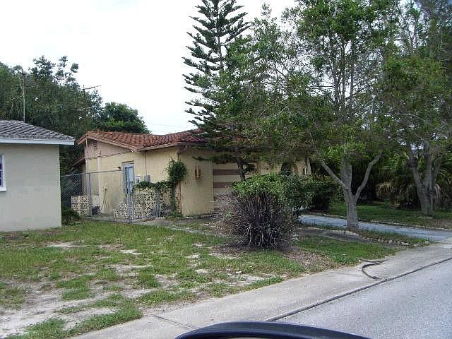 2nd image of 9241 Richwood Ln