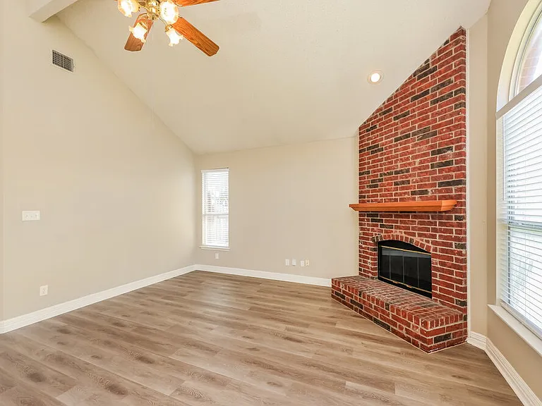 1225 Paul Dr — Photo 5