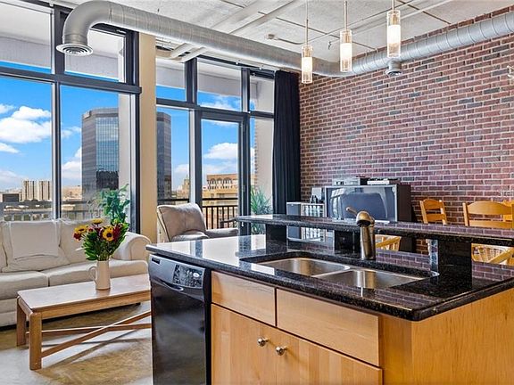 5th image of 175 2nd St S APT 1017