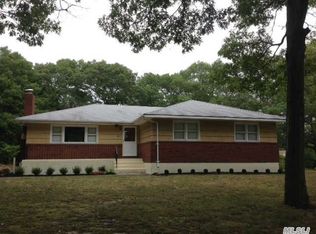 900 Wells Rd, Laurel, NY 11948