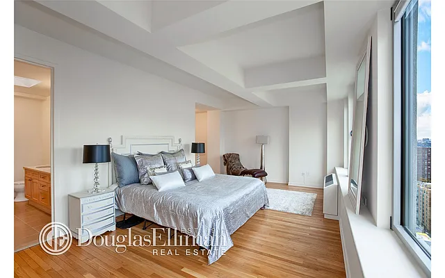 Rented by Douglas Elliman | media 23