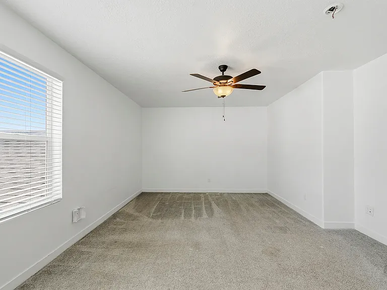 244 N 200 E — Photo 10