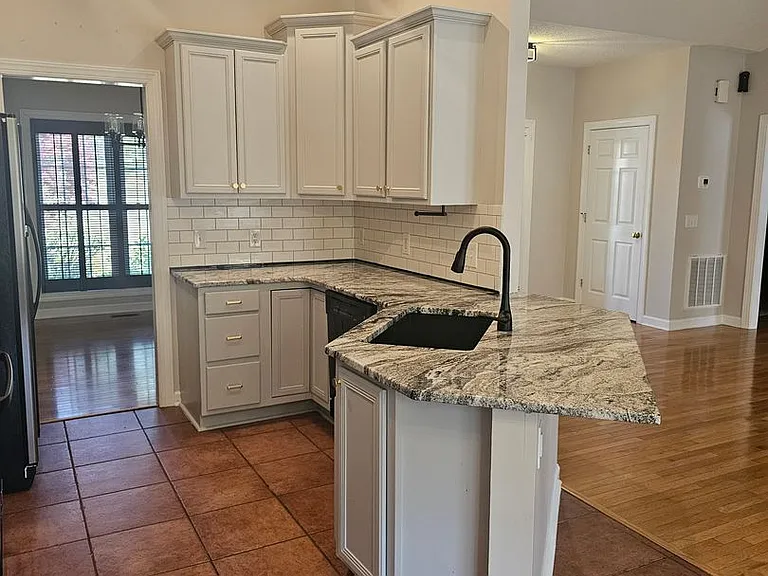140 Patricia Ct — Photo 6