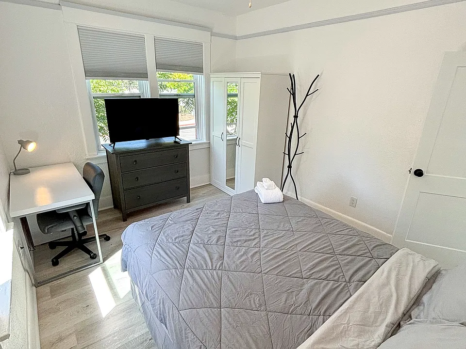 1343 C St #5/5B