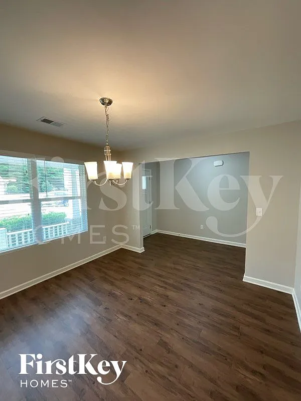 5 bed, 3.0 bath, 2538 sqft, $2,500 — Photo 4