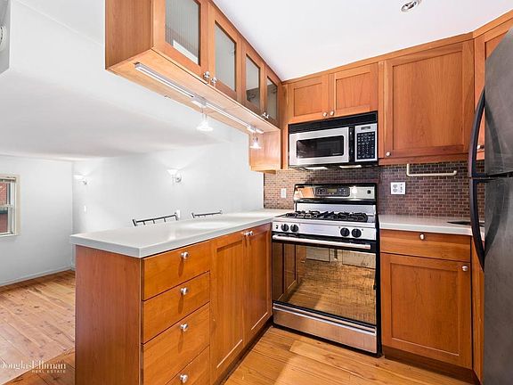 3rd image of 211 Thompson St APT 5K