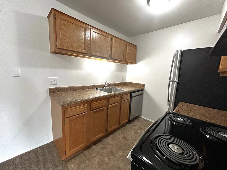 Charter Oaks Apartments — Photo 157