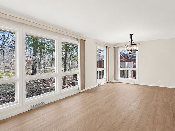 4th image of 2512 Timber Dr