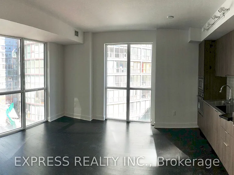 955 Bay St #507 — Photo 3