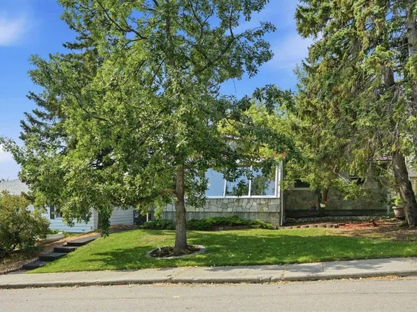 13 E Tipton Pl NW, Calgary, AB T2K 3L6