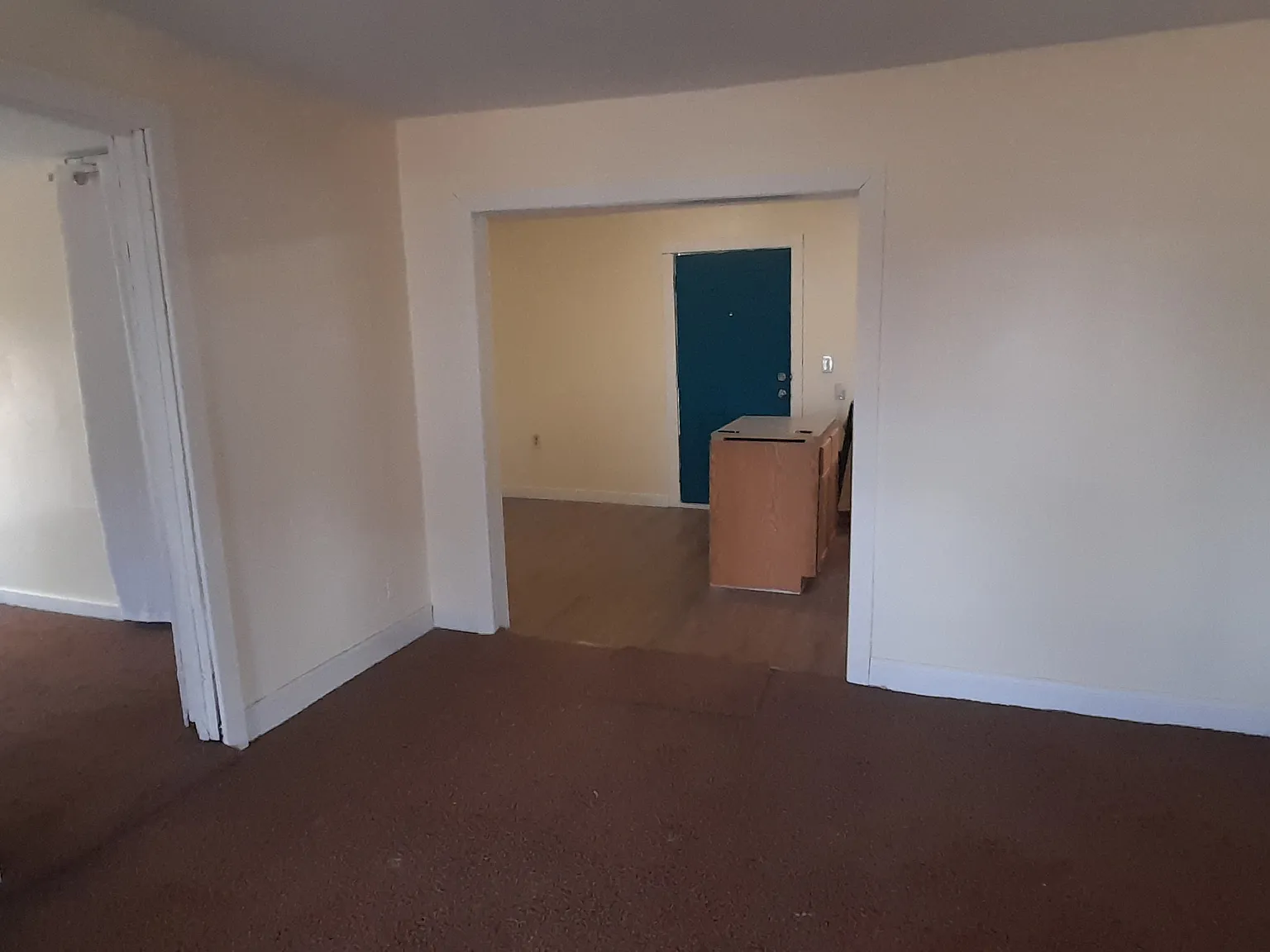 3 bed, 906 sqft, $1,100 — Photo 3