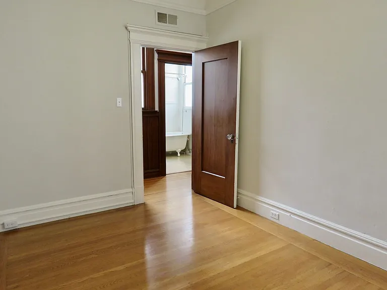 819 Ashbury St — Photo 8