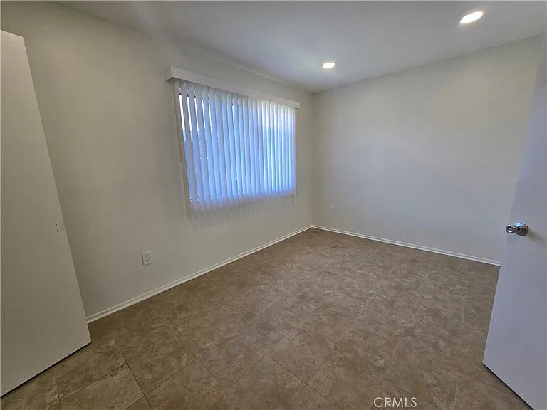160 Greentree Ln — Photo 10