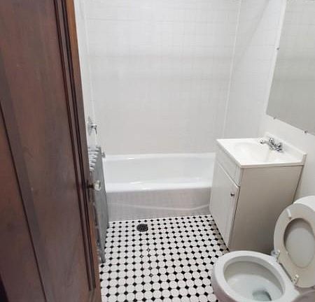 4th image of 2410 N Lawndale Ave #2W