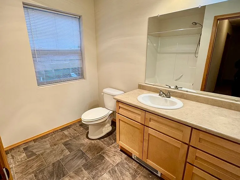 421 NE Ohenry Ct — Photo 11