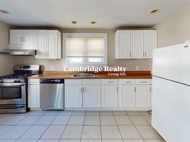18-20 Kelley Ct #18T — Photo 1