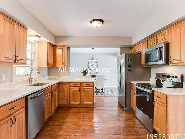 6416 Sherwood Ave — Photo 2