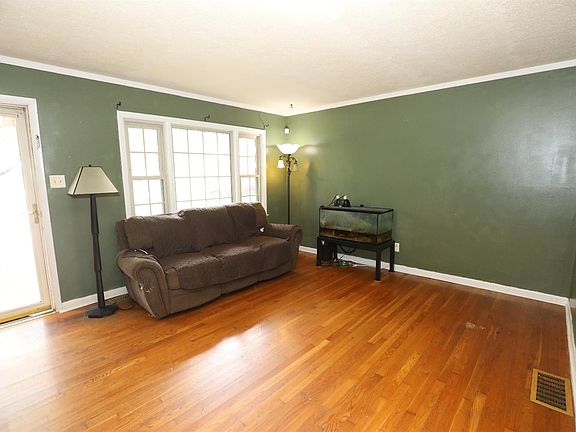 5th image of 600 Greenleaf Ct