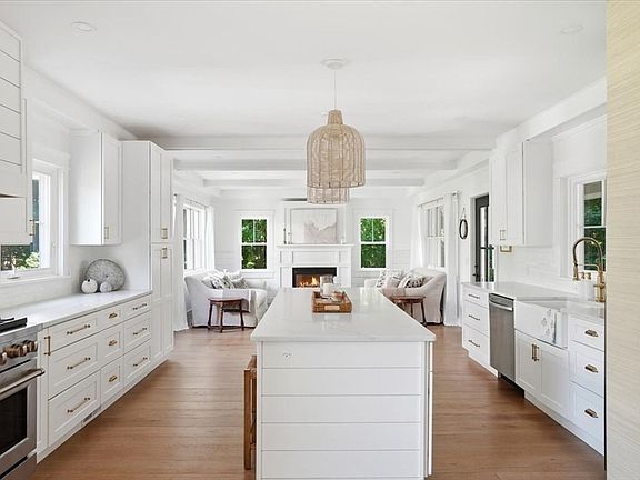 3rd image of 50 Pond St