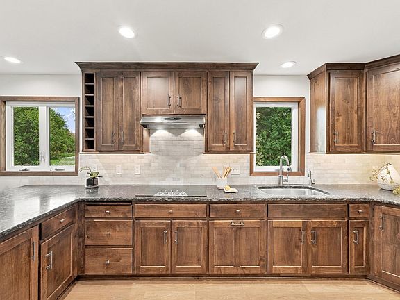 5th image of 16724 Blenheim Way