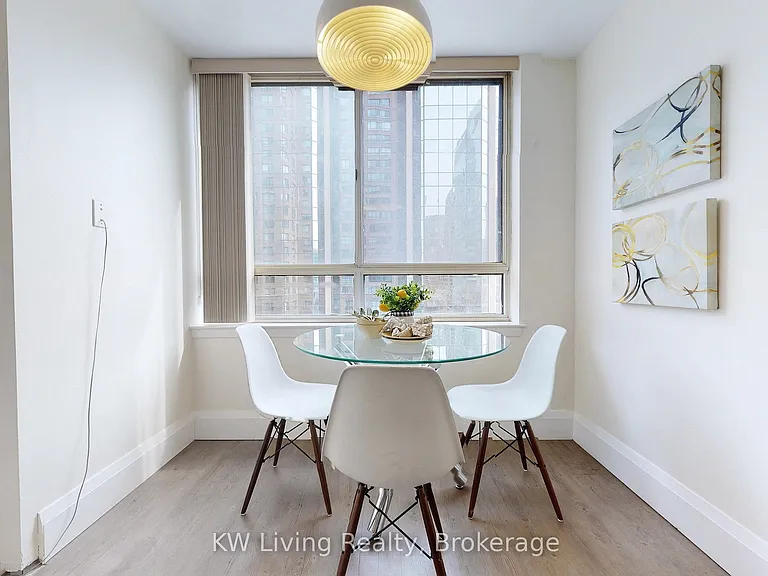 633 Bay St #814 — Photo 26