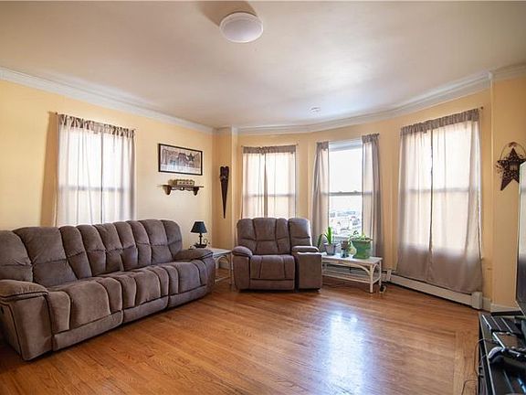 2nd image of 71 Orchard St