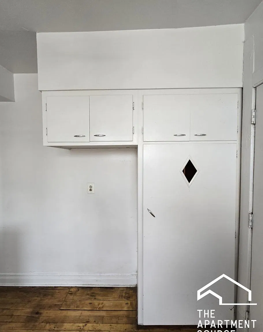 3054 W Berteau Ave — Photo 4