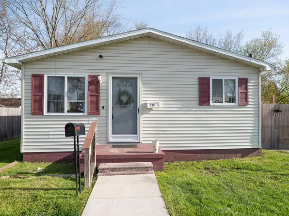 2213 Minnie St, Port Huron, MI 48060