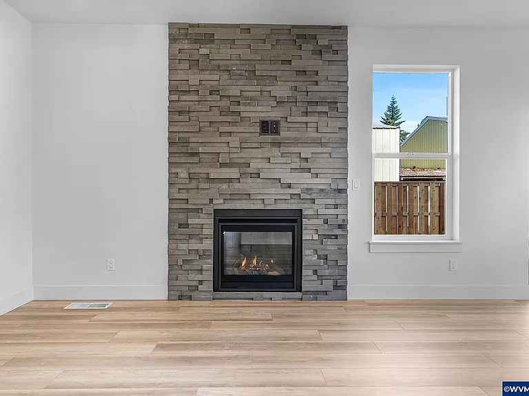 4827 Elvira St N — Photo 23