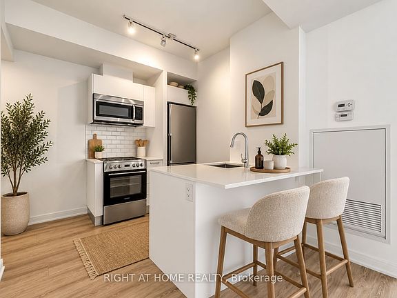 5th image of 42 Charles St E #3408
