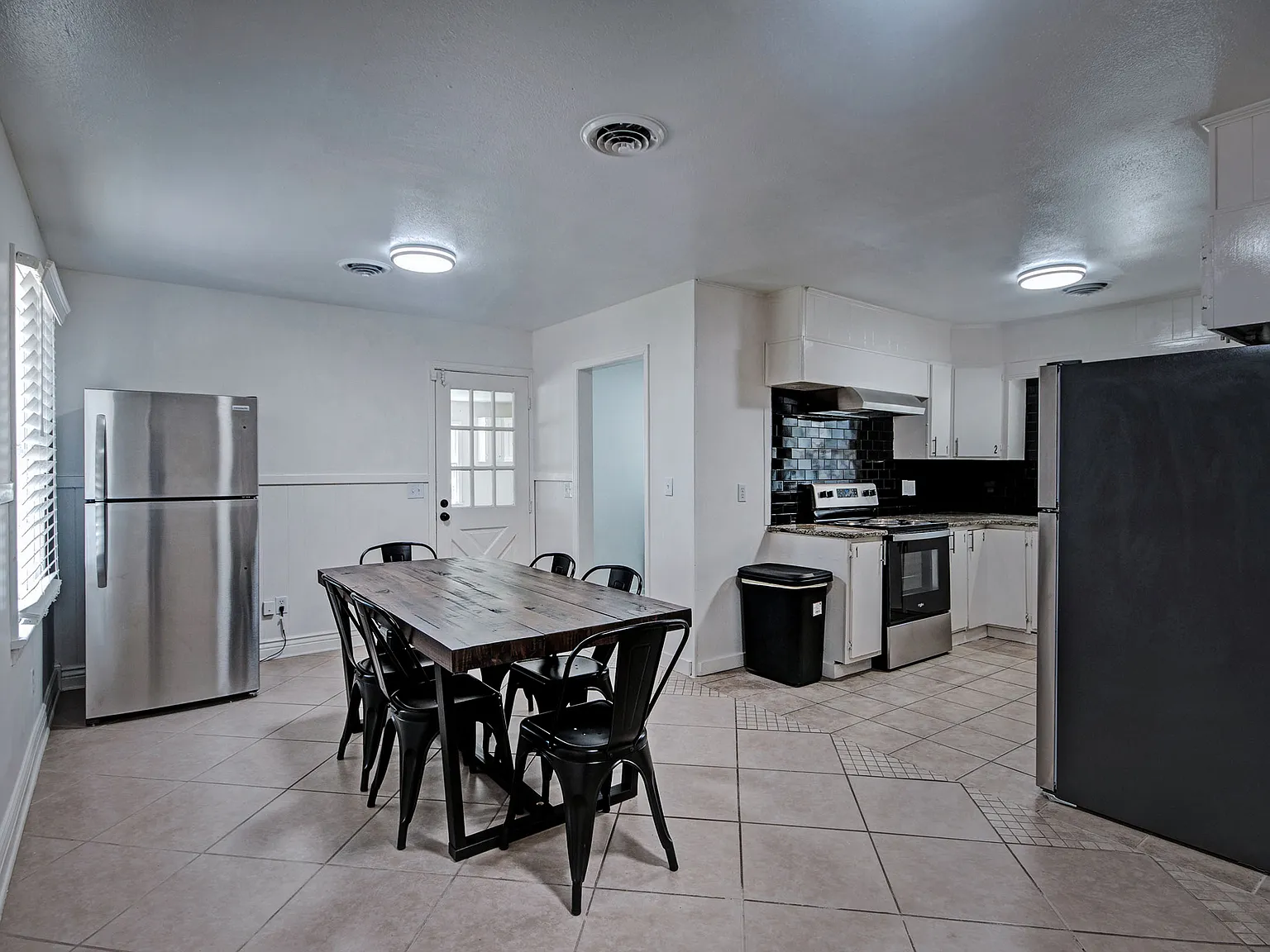 6 bed, 2600 sqft, $800 — Photo 2