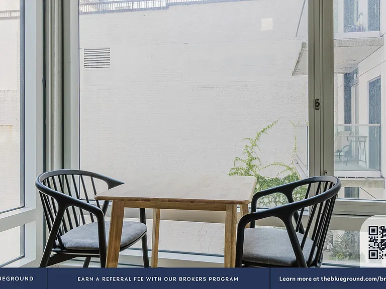 572 11th Ave #8T — Photo 4
