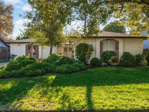 9140 La Riviera Dr, Sacramento, CA 95826