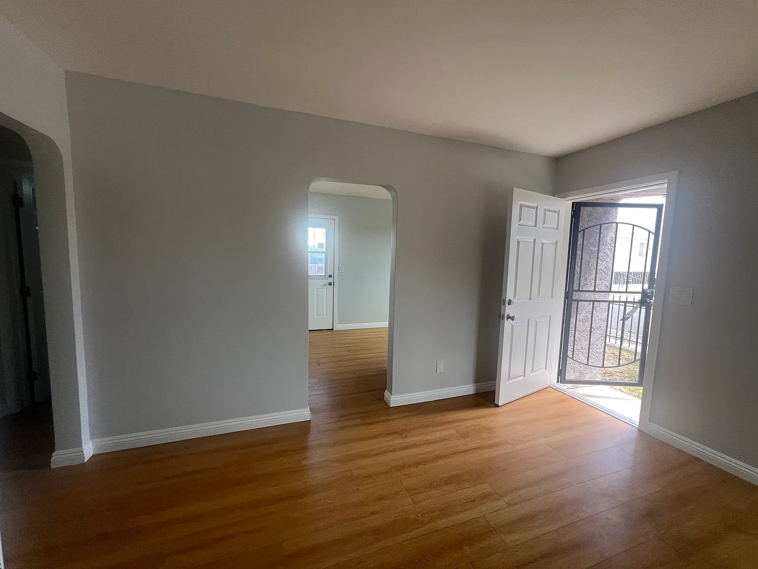 2 bed, 726 sqft, $2,680 — Photo 3