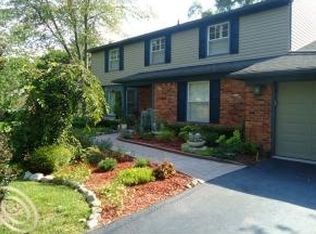 31504 Sunset Dr, Beverly Hills, MI