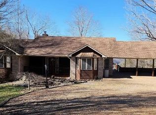 275 Shamrock Ln, Byrdstown, TN 38549