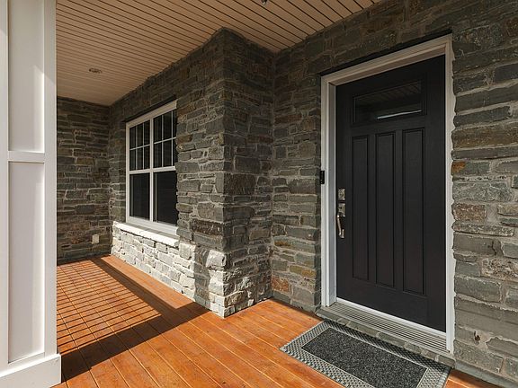3rd image of 139 Hollyhock Way