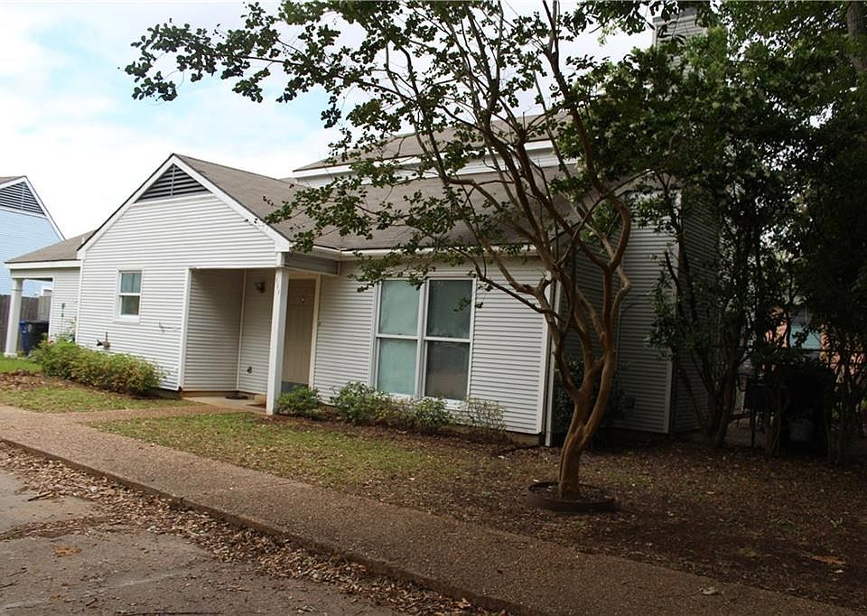 1st image of 111 Beau Fort Blvd