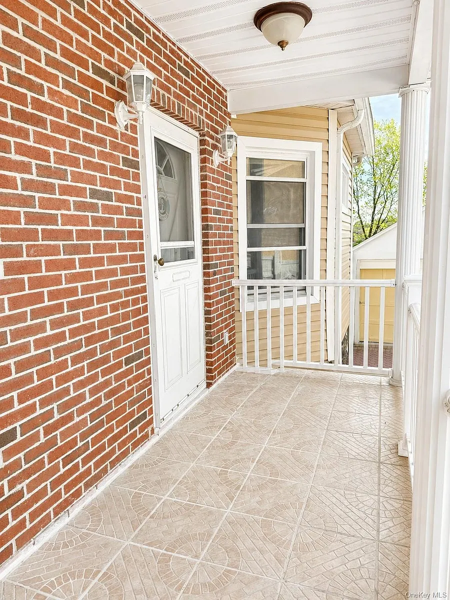 Building Photo - 108 Saint James Ter #1