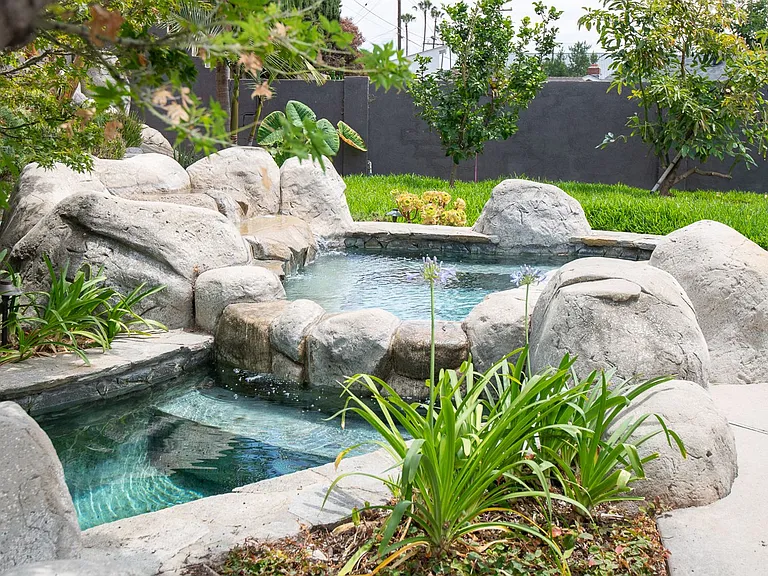 1226 E Ensign Cir — Photo 3