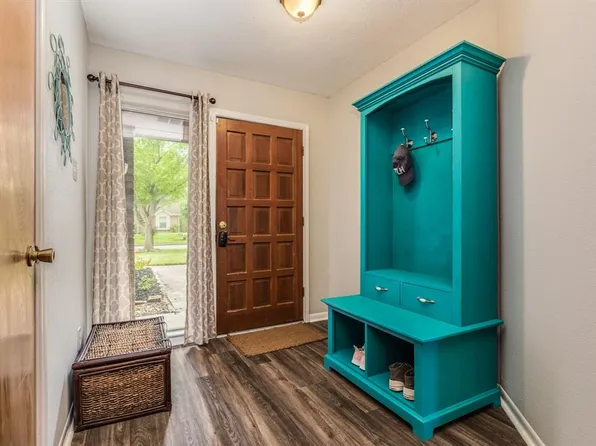 10115 Glenkirk Dr, Houston, TX 77089