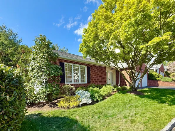 73 Bank Street, New Canaan, CT 06840