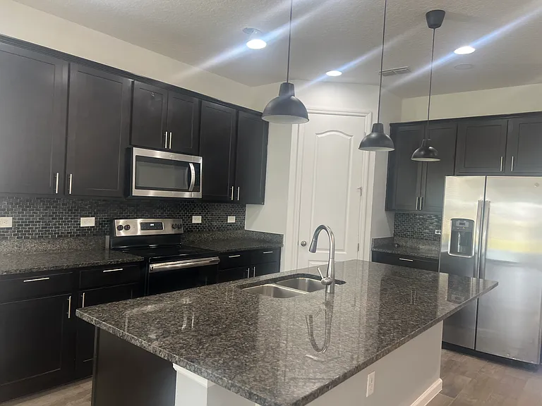 303 Irving Bend Dr — Photo 5