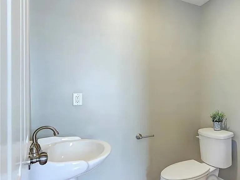 501 Blair St — Photo 16