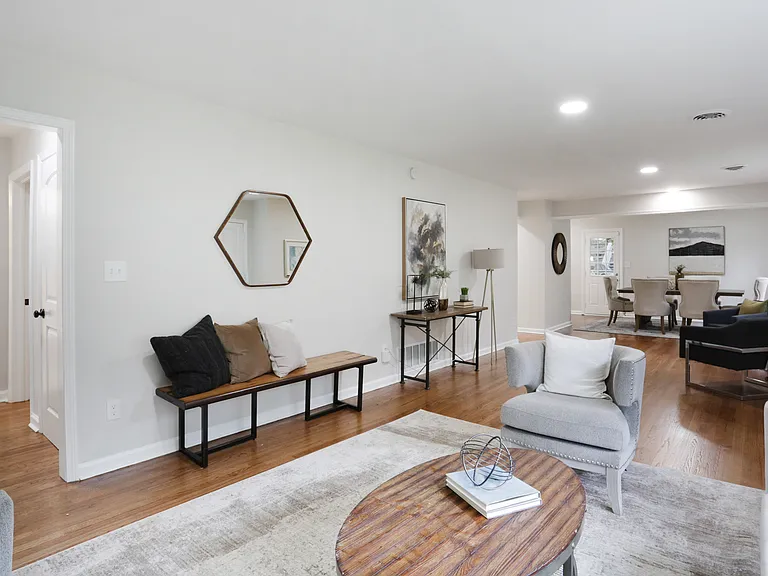 607 Densley Dr — Photo 3