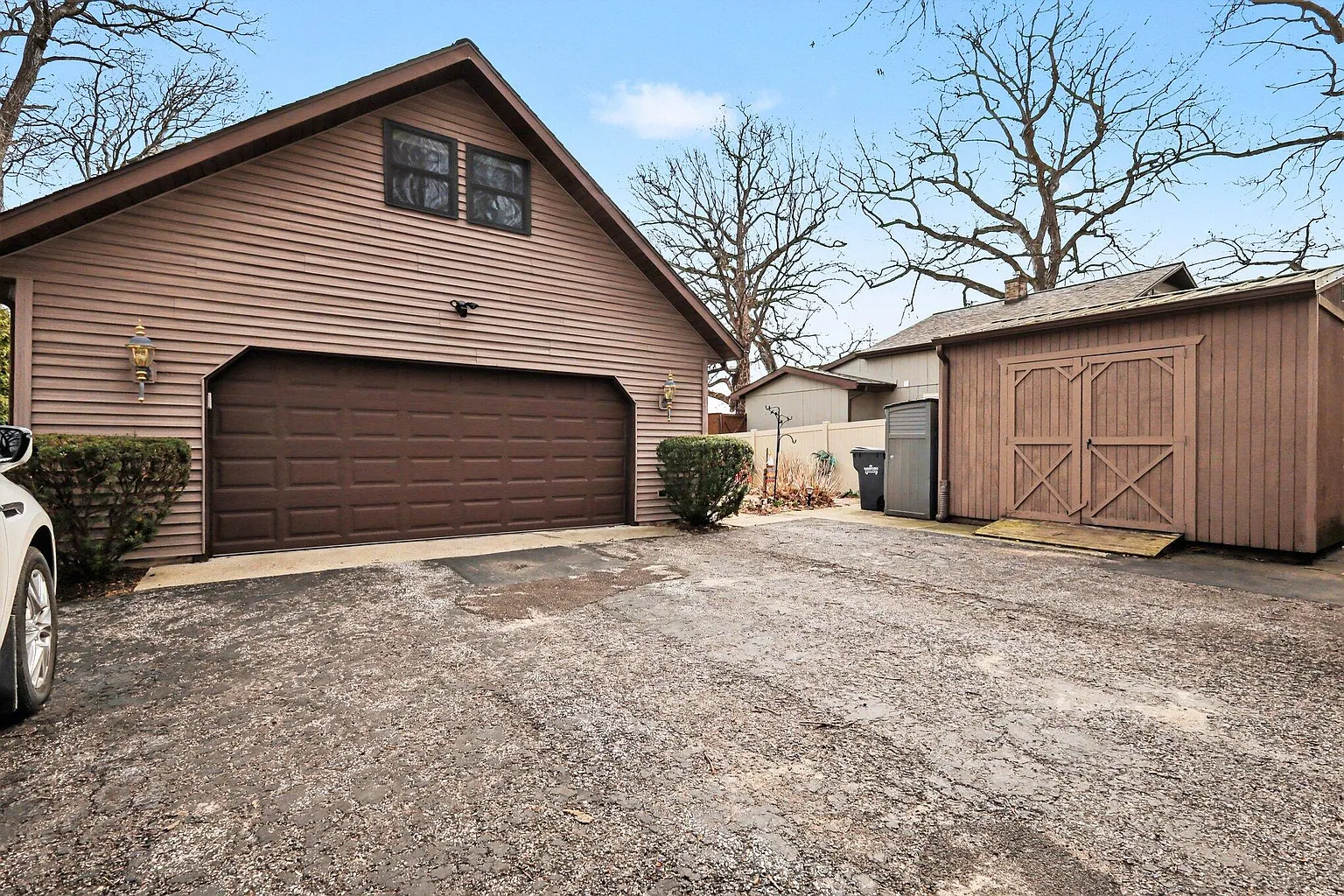 563 Waverly Rd photo 1