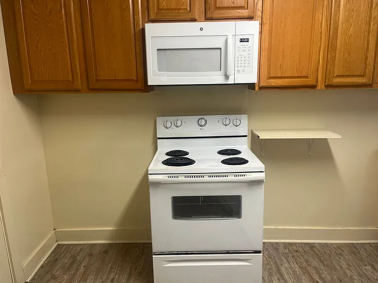 328 Williamsburg St NE — Photo 8