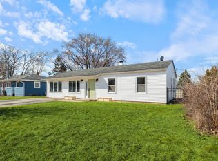 1411 N Fairview Ln, McHenry, IL 60051