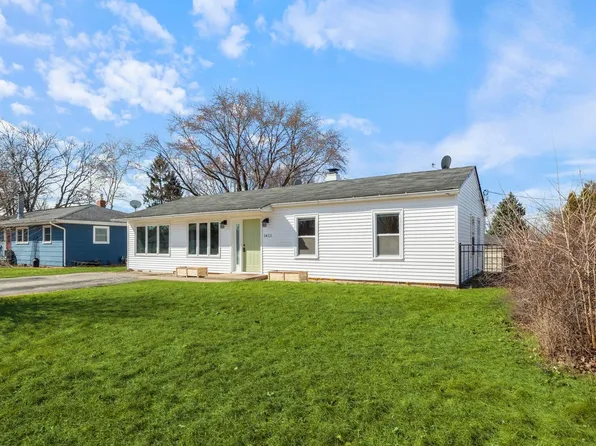 1411 N Fairview Ln, McHenry, IL 60051